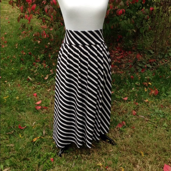 Lane Bryant Dresses & Skirts - Lane Bryant black & white striped skirt 18/20